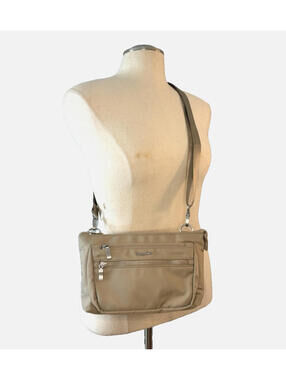Baggallini Beige Tripple Zip Belt Bag Convertible Crossbody Waist Pack Purse EUC